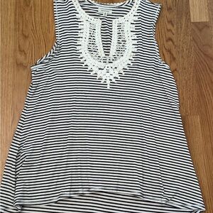 Max Studio Black and White Graphic Tank Top